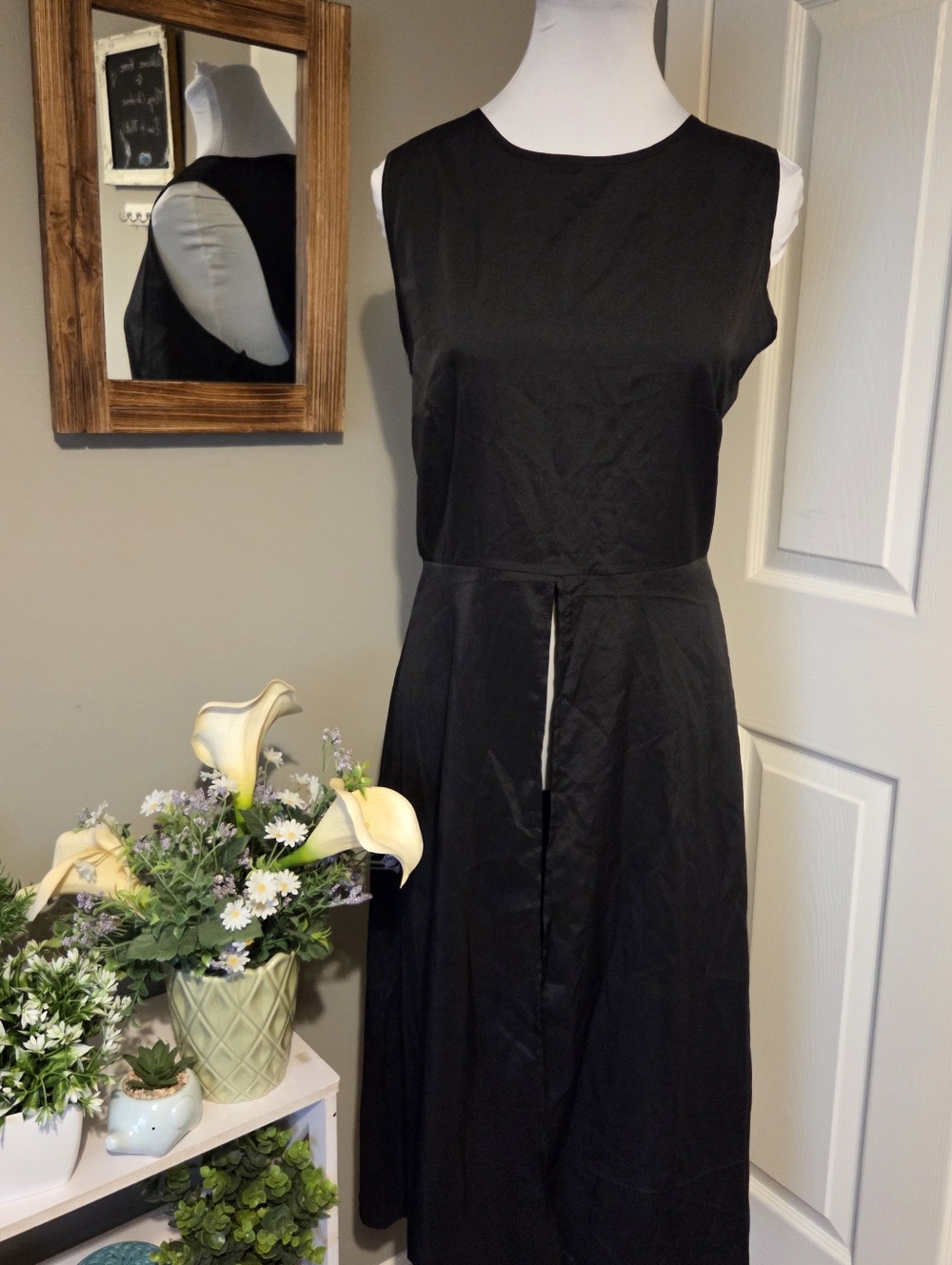 Women’s Black Sleeveless Split-Front Overlay